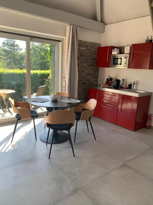 Lovely 1-Bedroom Appartement Le Joyau With Indoor Pool And Sauna Lasne المظهر الخارجي الصورة